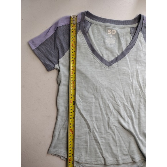 SO Juniors V Neck Raglan Tee Shirt Light Green Heathered Purple XS‎ - Picture 4 of 5
